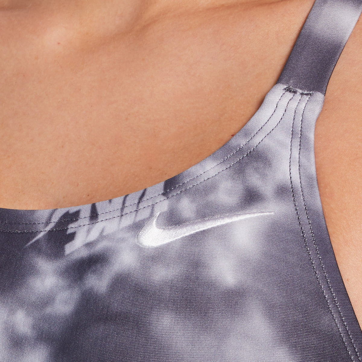 Nike Swim Women&#39;s Hydrastrong Multi Print Fastback One Piece